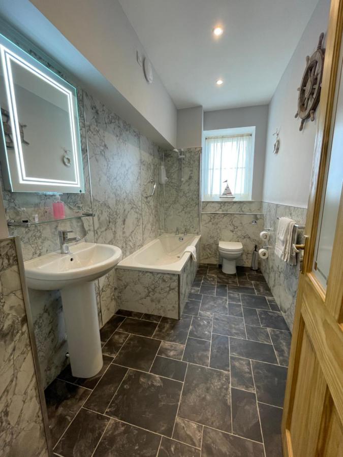 Chandlers Bnb Seahouses Exterior photo